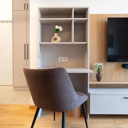 Frant Living - Naehe Zentrum Mit Balkon & Parkplatz Appartement