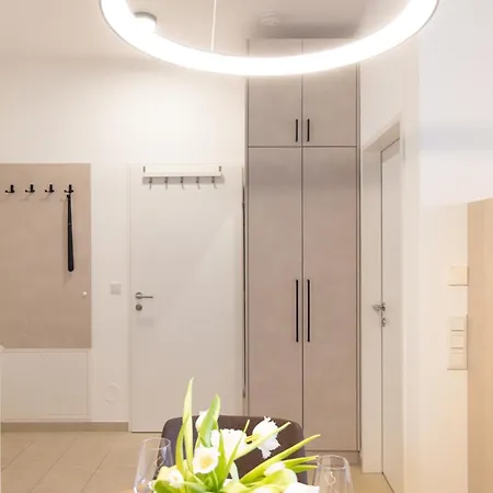 Frant Living - Naehe Zentrum Mit Balkon & Parkplatz Appartement Graz