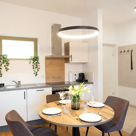Frant Living - Naehe Zentrum Mit Balkon & Parkplatz Γκρατς