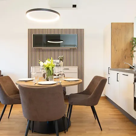 Appartement Frant Living - Naehe Zentrum Mit Balkon & Parkplatz