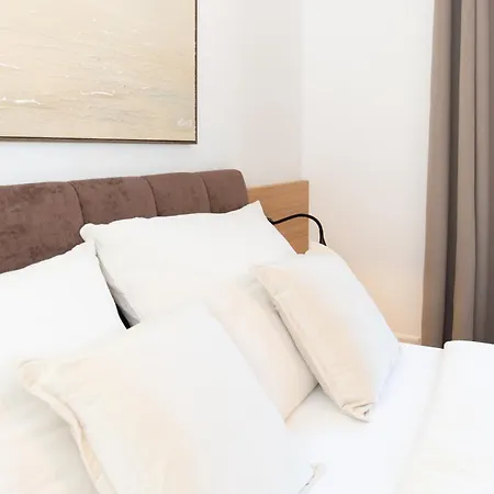Appartement Frant Living - Naehe Zentrum Mit Balkon & Parkplatz