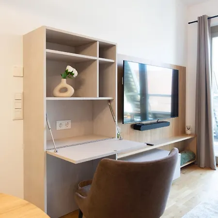 Frant Living - Naehe Zentrum Mit Balkon & Parkplatz * Γκρατς
