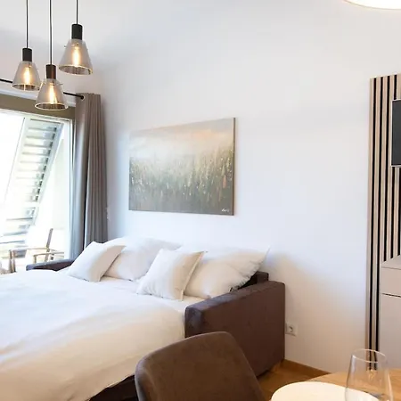 Frant Living - Naehe Zentrum Mit Balkon & Parkplatz Appartement