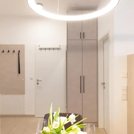 Frant Living - Naehe Zentrum Mit Balkon & Parkplatz Appartement *